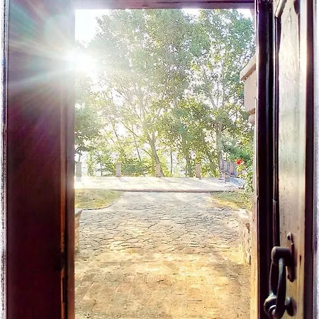 Borgo Acque Romane Bed & Breakfast 3*